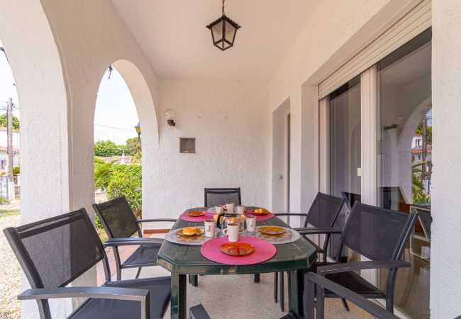 Villa in Empuriabrava - 0119-MONTSENY Haus mit Studio Villa in Empuriabrava - 0119-MONTSENY Haus mit Studio