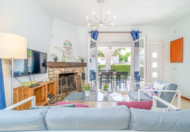 Villa in Empuriabrava - 0119-MONTSENY Haus mit Studio Villa in Empuriabrava - 0119-MONTSENY Haus mit Studio