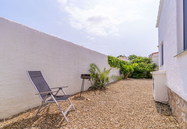 Villa in Empuriabrava - 0119-MONTSENY Haus mit Studio Villa in Empuriabrava - 0119-MONTSENY Haus mit Studio