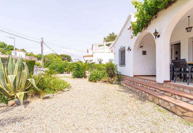 Villa in Empuriabrava - 0119-MONTSENY Haus mit Studio Villa in Empuriabrava - 0119-MONTSENY Haus mit Studio