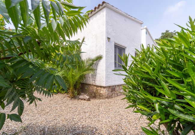 Villa in Empuriabrava - 0119-MONTSENY Haus mit Studio Villa in Empuriabrava - 0119-MONTSENY Haus mit Studio