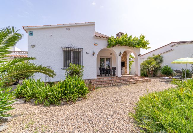 Villa in Empuriabrava - 0119-MONTSENY Haus mit Studio Villa in Empuriabrava - 0119-MONTSENY Haus mit Studio