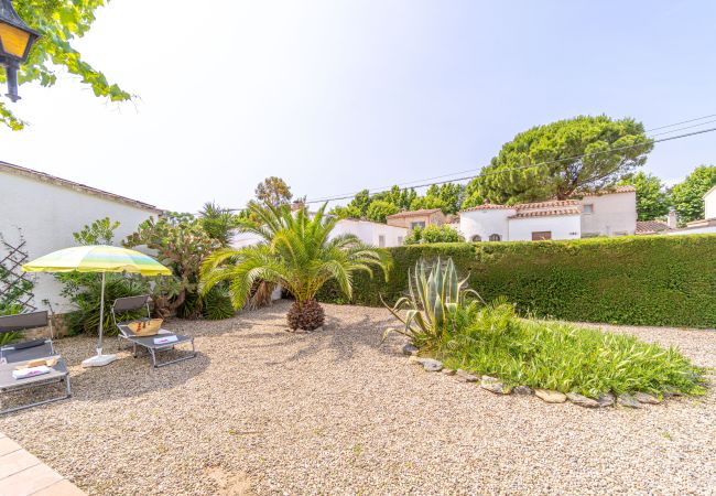 Villa in Empuriabrava - 0119-MONTSENY Haus mit Studio Villa in Empuriabrava - 0119-MONTSENY Haus mit Studio