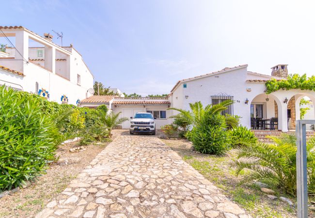 Villa in Empuriabrava - 0119-MONTSENY Haus mit Studio Villa in Empuriabrava - 0119-MONTSENY Haus mit Studio