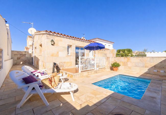 Villa in Empuriabrava - 0034-NOGUERA Häuschen mit kleinem Pool