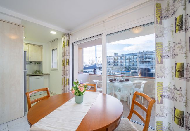 Ferienwohnung in Empuriabrava - 0155-PORT SALINS Appartement mit Kanalblick Ferienwohnung in Empuriabrava - 0155-PORT SALINS Appartement mit Kanalblick