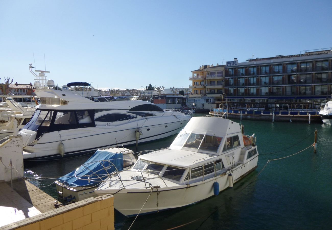 Ferienwohnung in Empuriabrava - 0155-PORT SALINS Appartment mit Kanalblick