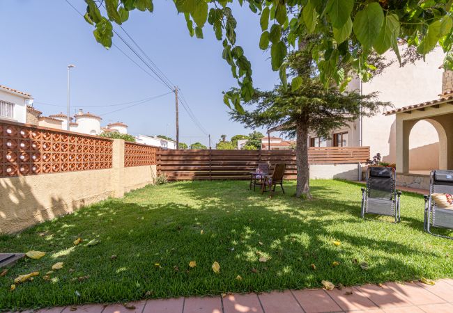 Villa in Empuriabrava - 0081-PANI Haus mit 4 Schlafzimmern und Garten Villa in Empuriabrava - 0081-PANI Haus mit 4 Schlafzimmern und Garten