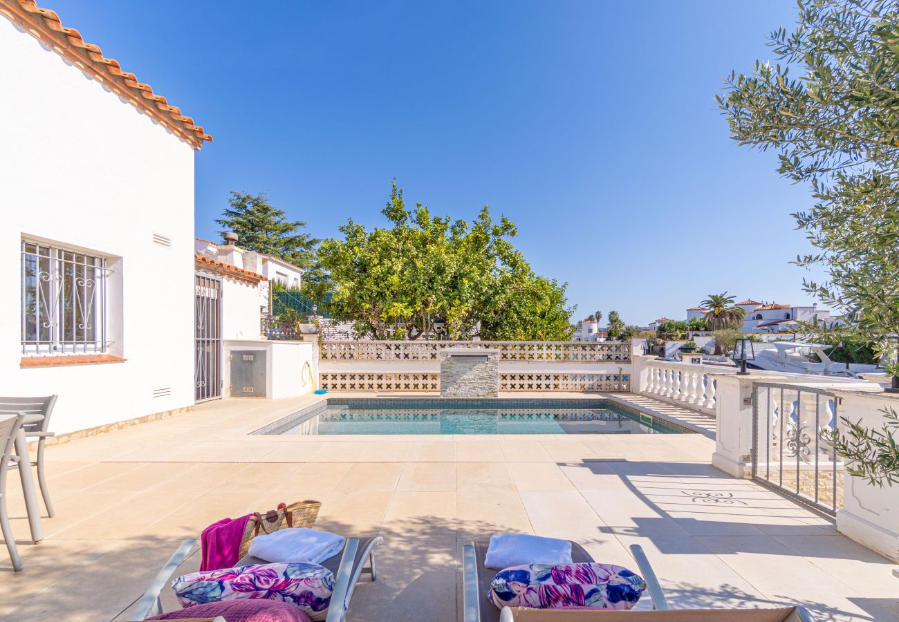 Villa in Empuriabrava - 0042-FLAMICELL Haus am Kanal mit Pool