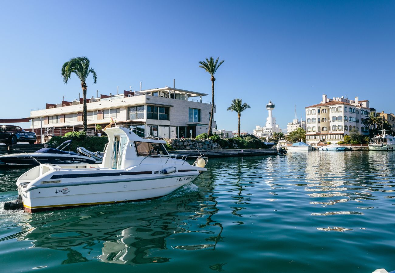 Ferienwohnung in Empuriabrava - 0162-PORT GREC Appartement mit Meer und Kanalblick