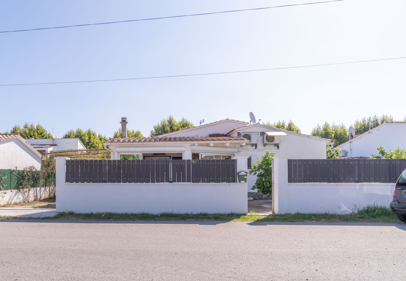 Villa in Empuriabrava - 0032-CARLIT Haus mit Garten und 3 Schlafzimmer