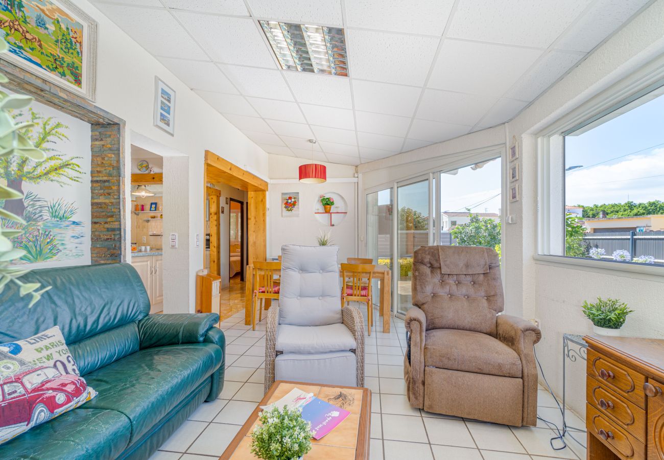 Villa in Empuriabrava - 0032-CARLIT Haus mit Garten und 3 Schlafzimmer