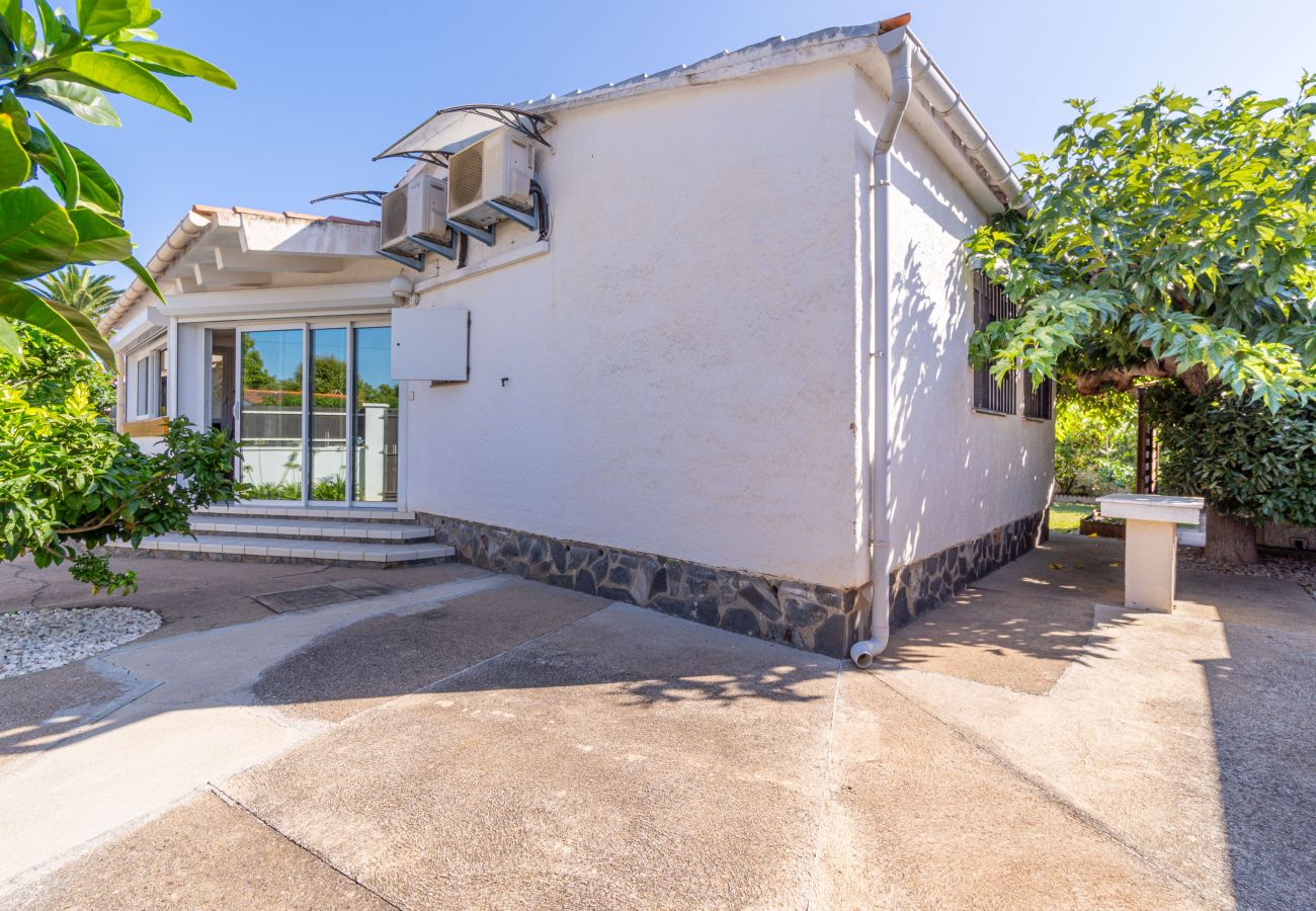 Villa in Empuriabrava - 0032-CARLIT Haus mit Garten und 3 Schlafzimmer