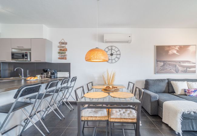 Ferienwohnung in Empuriabrava - 0137-SANT MAURICI Appartment mit Kanalblick und Gemeinschaftspool Ferienwohnung in Empuriabrava - 0137-SANT MAURICI Appartment mit Kanalblick und Gemeinschaftspool