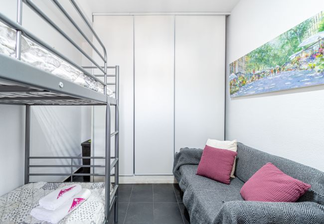 Ferienwohnung in Empuriabrava - 0137-SANT MAURICI Appartment mit Kanalblick und Gemeinschaftspool Ferienwohnung in Empuriabrava - 0137-SANT MAURICI Appartment mit Kanalblick und Gemeinschaftspool