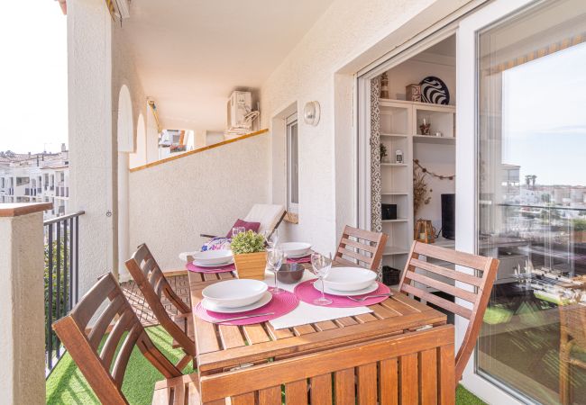 Ferienwohnung in Empuriabrava - 0137-SANT MAURICI Appartment mit Kanalblick und Gemeinschaftspool Ferienwohnung in Empuriabrava - 0137-SANT MAURICI Appartment mit Kanalblick und Gemeinschaftspool