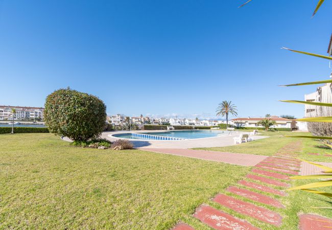Ferienwohnung in Empuriabrava - 0137-SANT MAURICI Appartment mit Kanalblick und Gemeinschaftspool Ferienwohnung in Empuriabrava - 0137-SANT MAURICI Appartment mit Kanalblick und Gemeinschaftspool