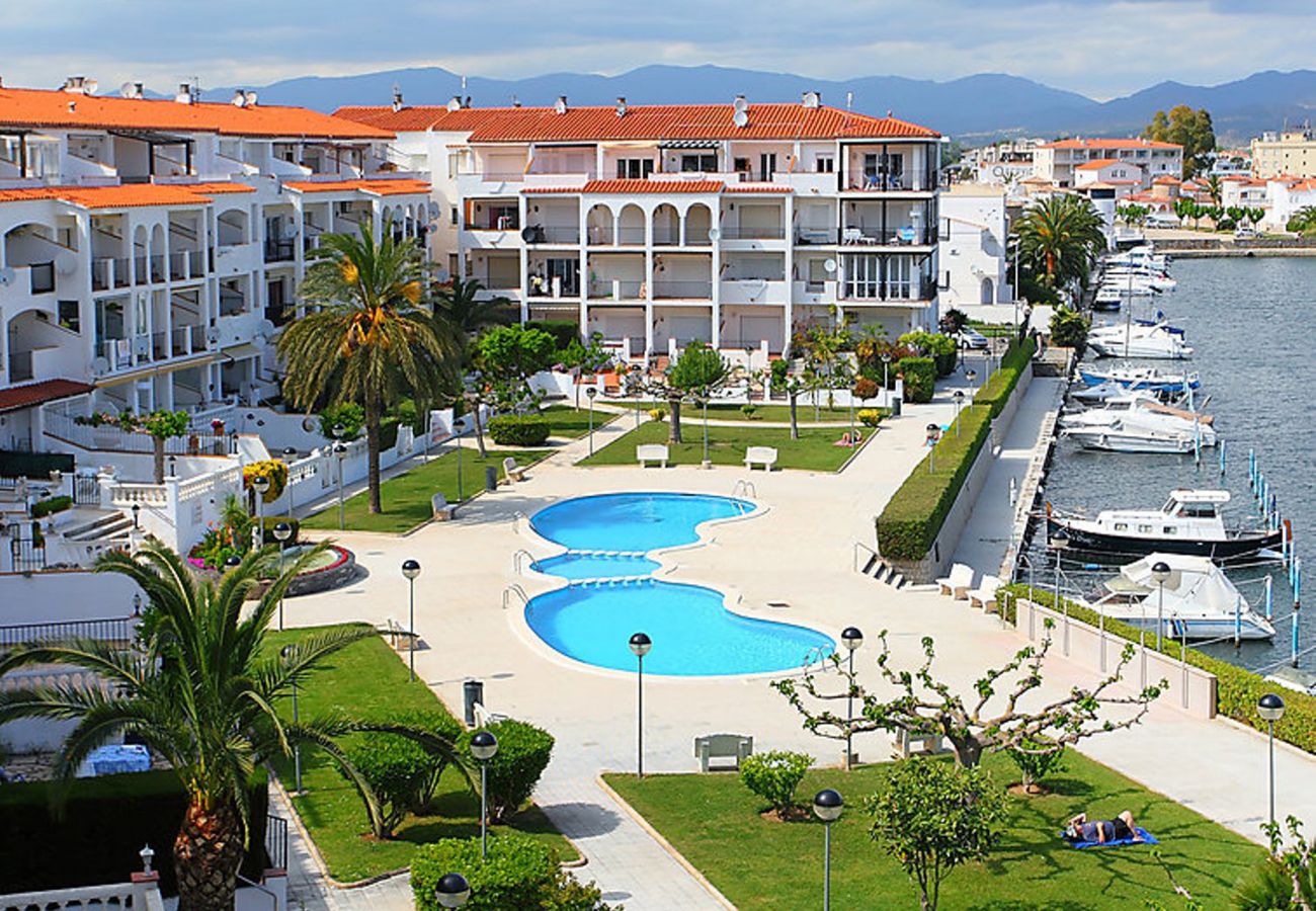 Ferienwohnung in Empuriabrava - 0137-SANT MAURICI Appartment mit Kanalblick und Gemeinschaftspool