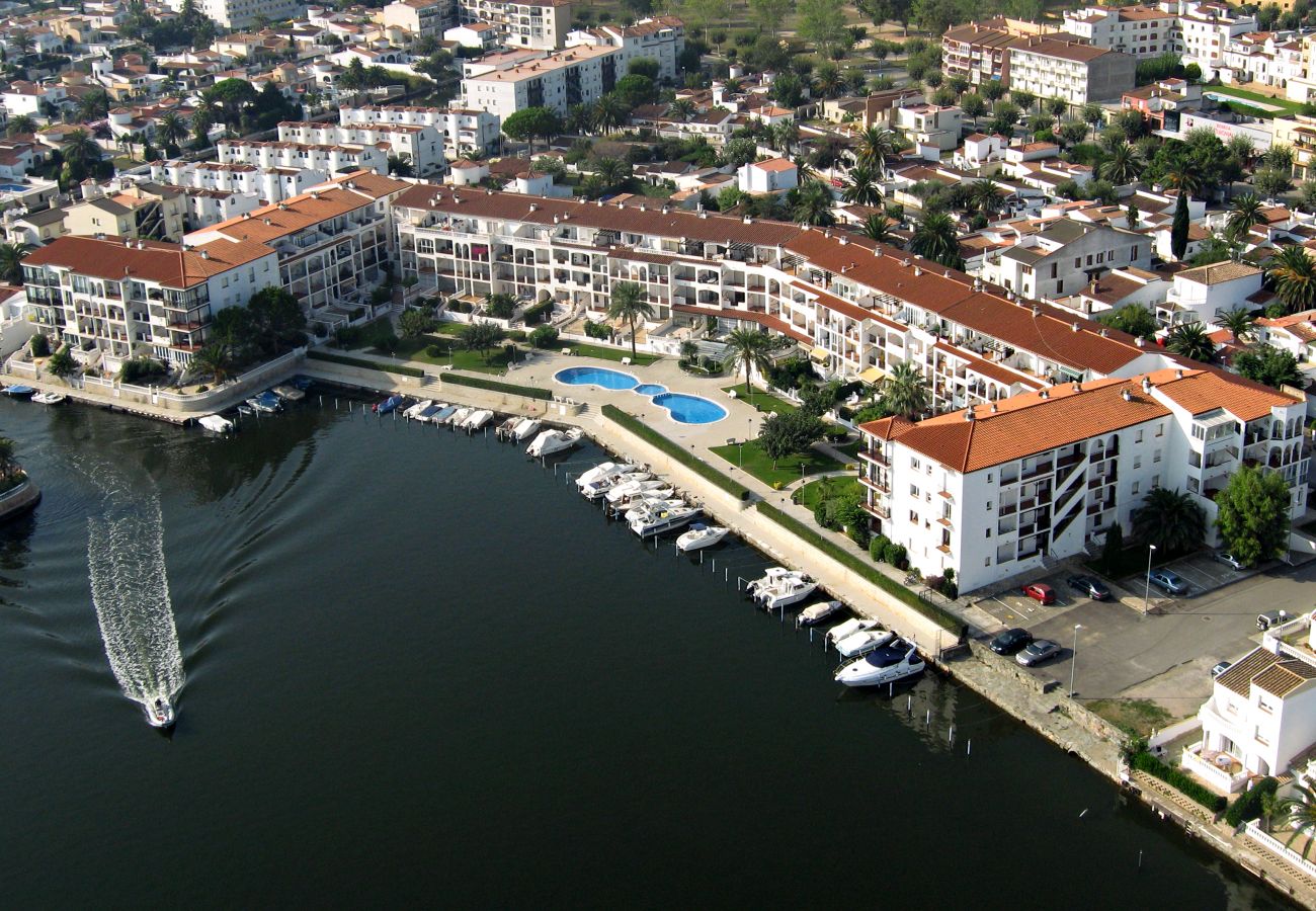 Ferienwohnung in Empuriabrava - 0137-SANT MAURICI Appartment mit Kanalblick und Gemeinschaftspool