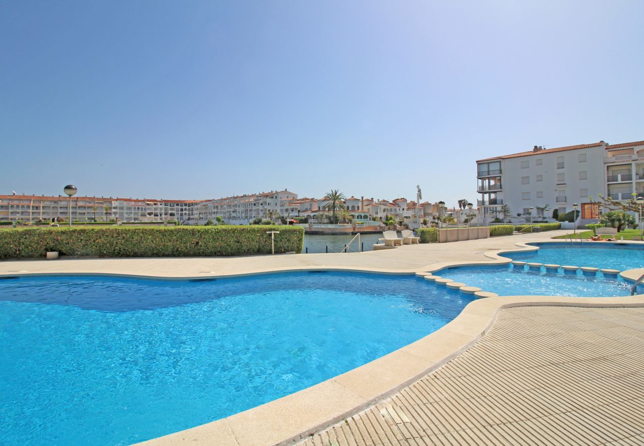 Ferienwohnung in Empuriabrava - 0137-SANT MAURICI Appartment mit Kanalblick und Gemeinschaftspool