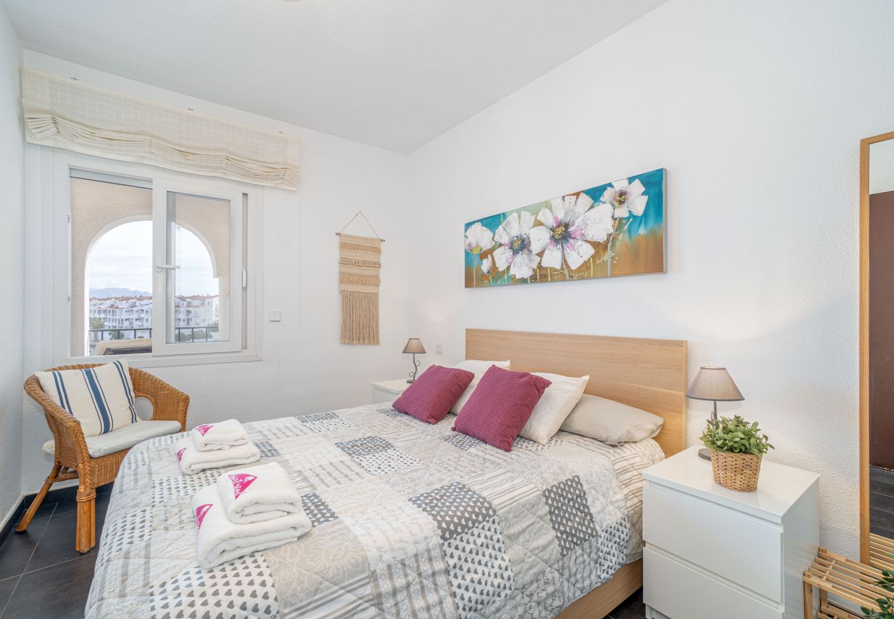 Ferienwohnung in Empuriabrava - 0137-SANT MAURICI Appartment mit Kanalblick und Gemeinschaftspool