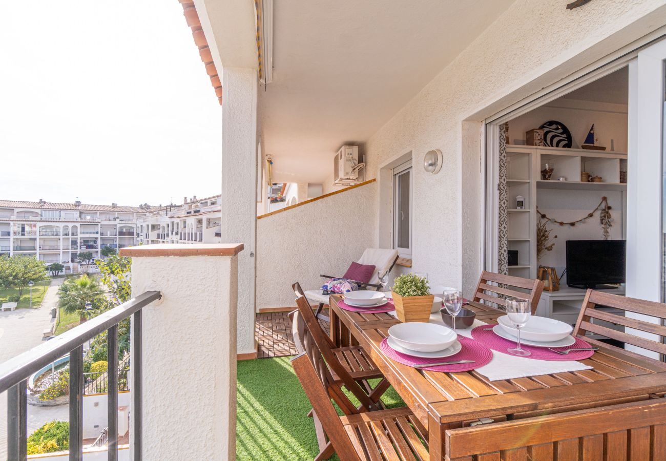 Ferienwohnung in Empuriabrava - 0137-SANT MAURICI Appartment mit Kanalblick und Gemeinschaftspool