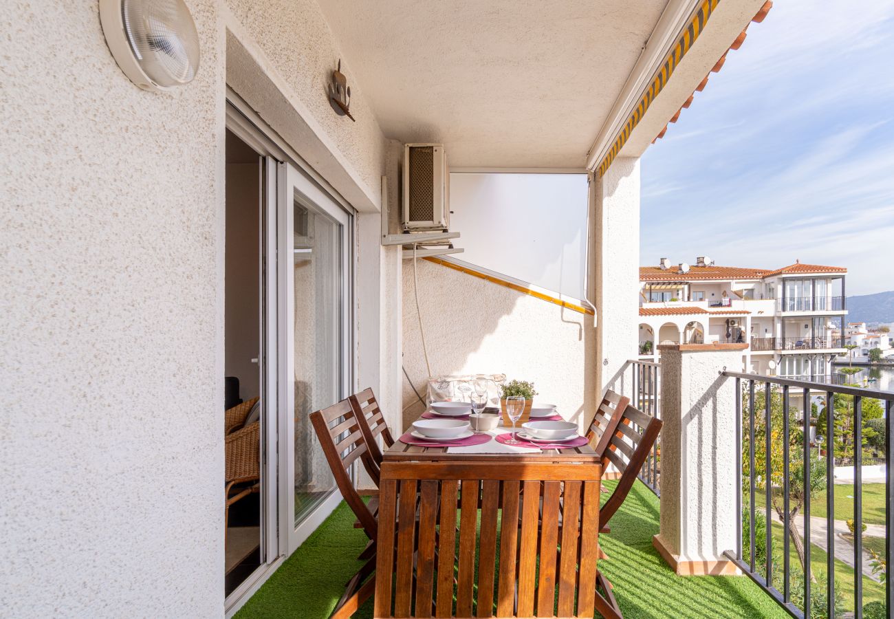 Ferienwohnung in Empuriabrava - 0137-SANT MAURICI Appartment mit Kanalblick und Gemeinschaftspool