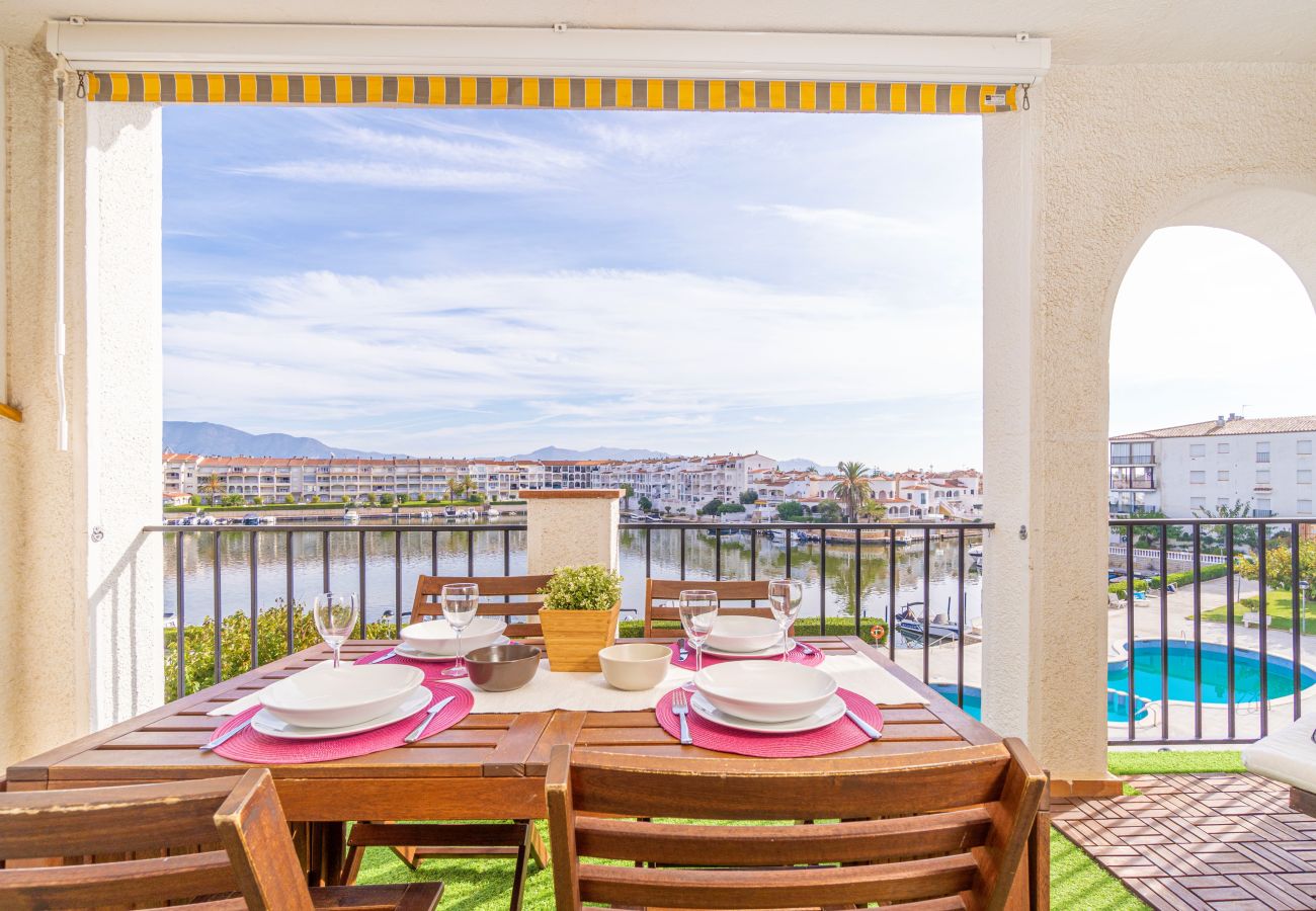 Ferienwohnung in Empuriabrava - 0137-SANT MAURICI Appartment mit Kanalblick und Gemeinschaftspool