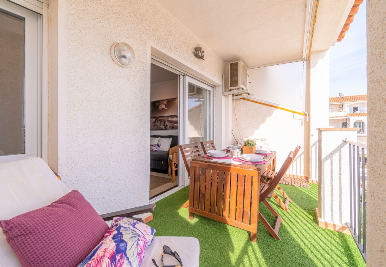 Ferienwohnung in Empuriabrava - 0137-SANT MAURICI Appartment mit Kanalblick und Gemeinschaftspool