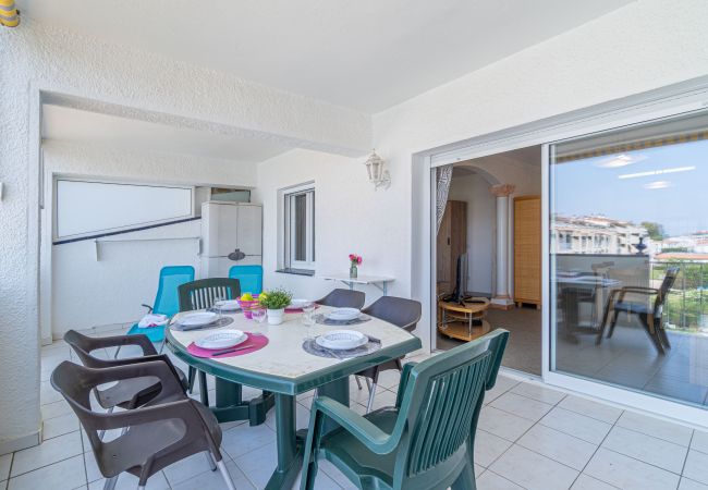 Ferienwohnung in Empuriabrava - 0183-SANT MAURICI Appartement mit Kanalblick und Parkplatz Ferienwohnung in Empuriabrava - 0183-SANT MAURICI Appartement mit Kanalblick und Parkplatz