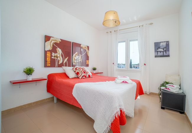 Ferienwohnung in Empuriabrava - 0183-SANT MAURICI Appartement mit Kanalblick und Parkplatz Ferienwohnung in Empuriabrava - 0183-SANT MAURICI Appartement mit Kanalblick und Parkplatz