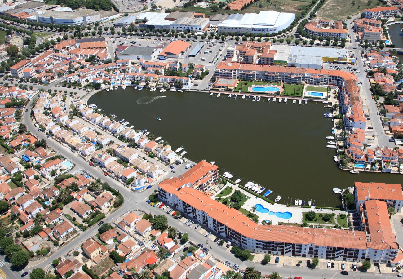 Ferienwohnung in Empuriabrava - 0183-SANT MAURICI Appartement mit Kanalblick und Parkplatz