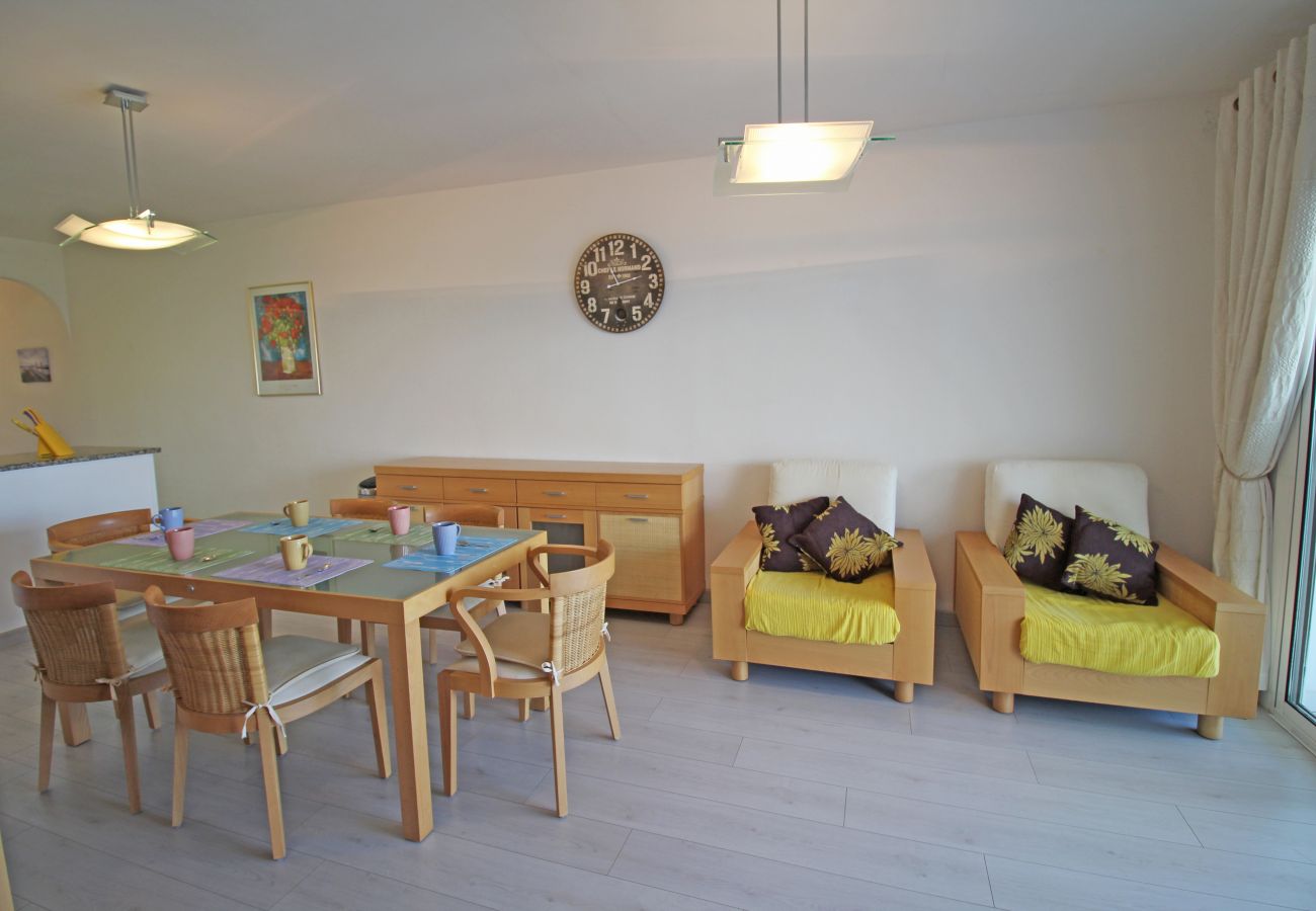 Ferienwohnung in Empuriabrava - 0183-SANT MAURICI Appartement mit Kanalblick und Parkplatz