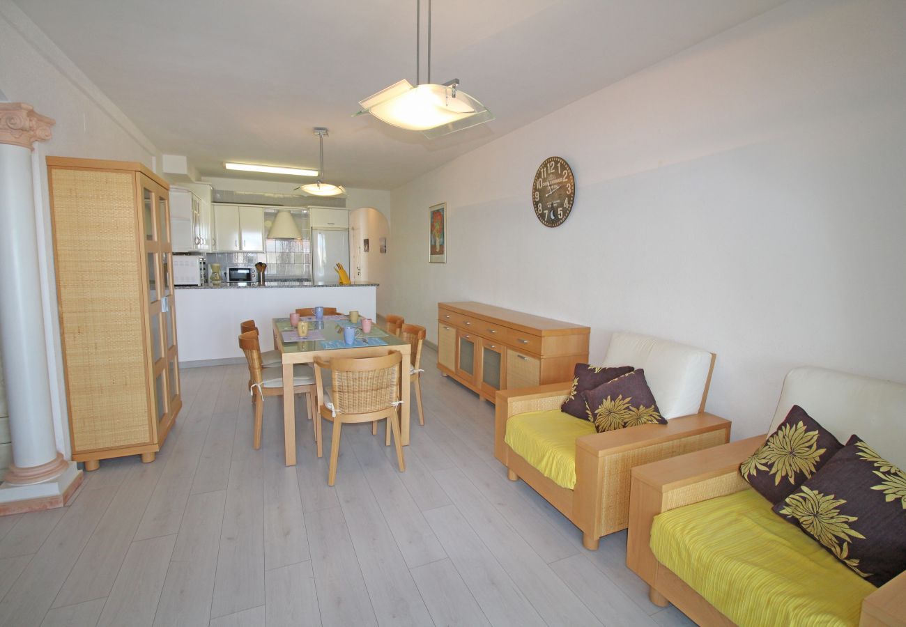 Ferienwohnung in Empuriabrava - 0183-SANT MAURICI Appartement mit Kanalblick und Parkplatz