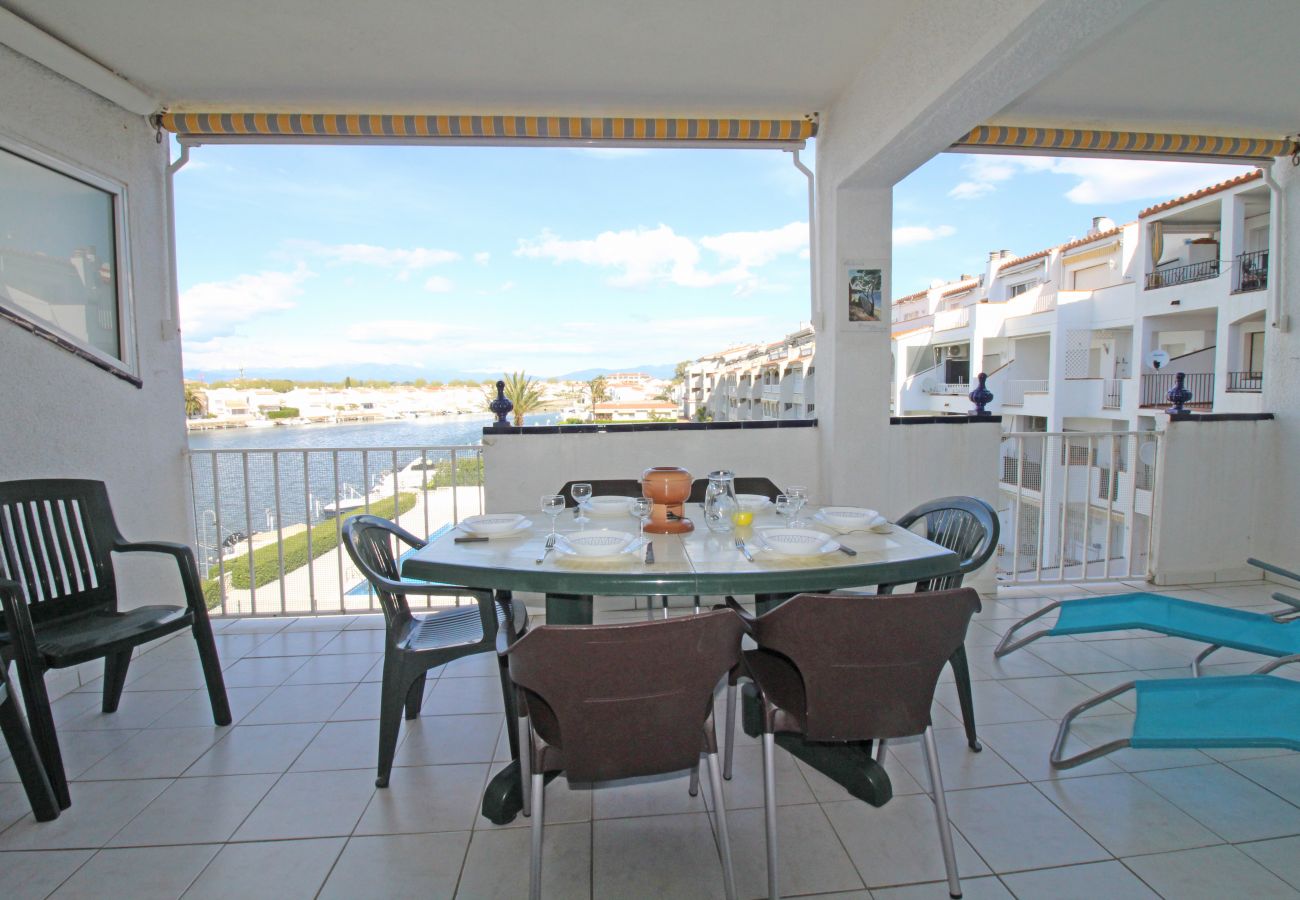 Ferienwohnung in Empuriabrava - 0183-SANT MAURICI Appartement mit Kanalblick und Parkplatz