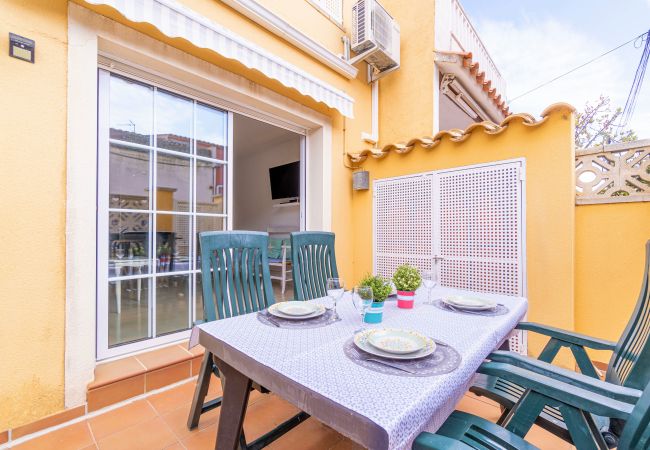 Villa in Empuriabrava - 0152-PUIGMAL Modernes Haus für 6 Personen Villa in Empuriabrava - 0152-PUIGMAL Modernes Haus für 6 Personen