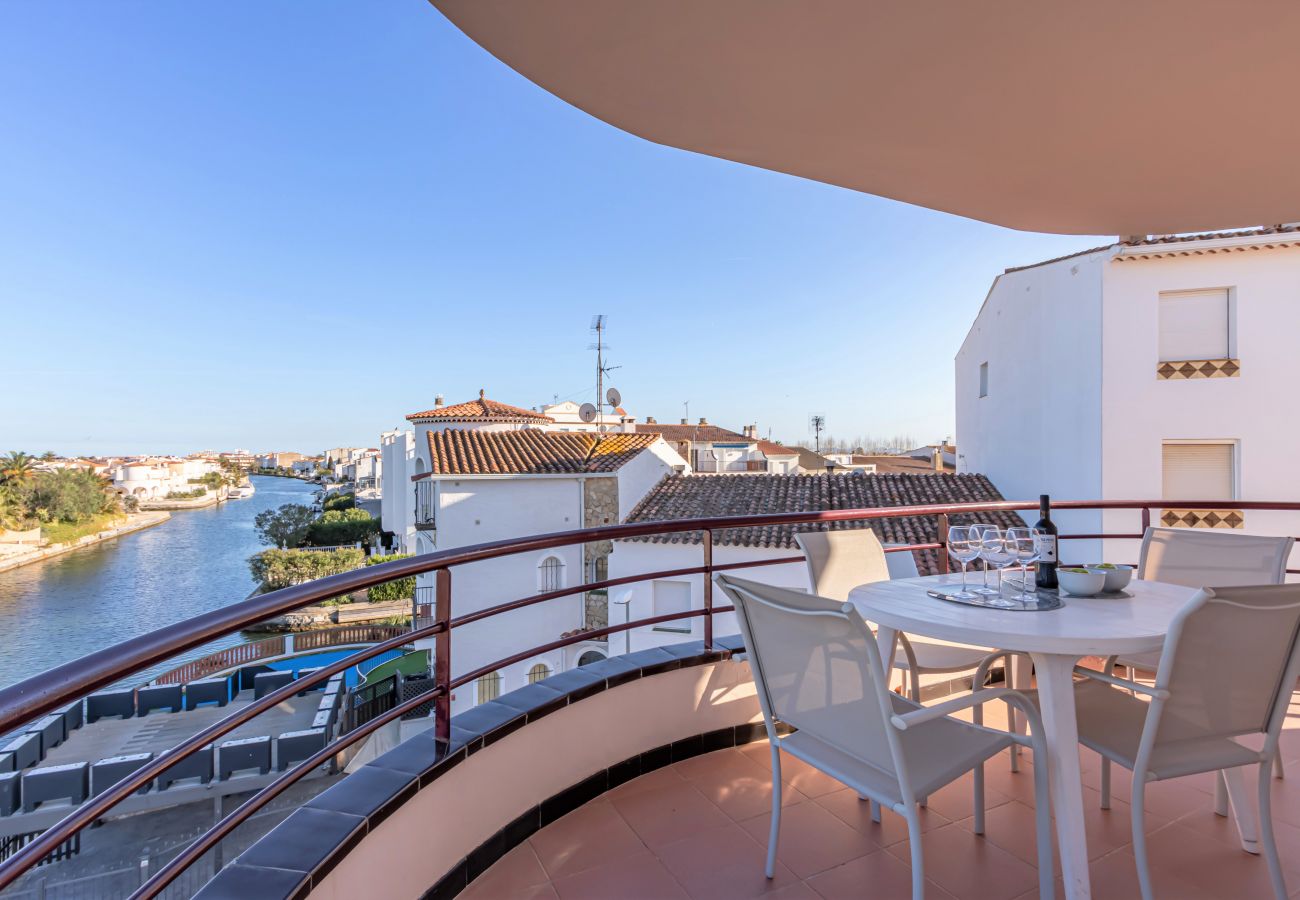 Ferienwohnung in Empuriabrava - 0138-LES DUNES Appartement am Kanal mit großer Terrasse und Parkplatz