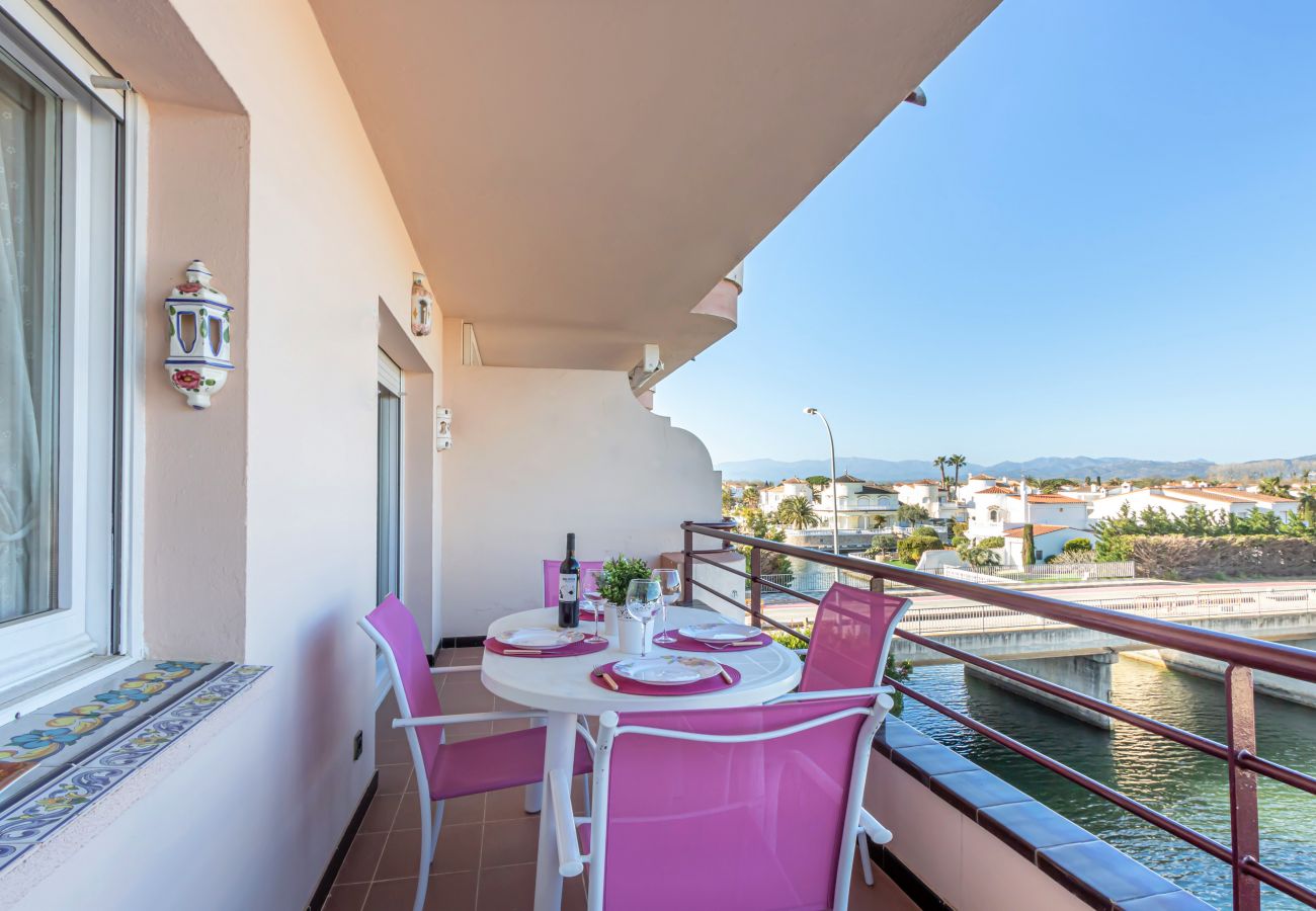 Ferienwohnung in Empuriabrava - 0138-LES DUNES Appartement am Kanal mit großer Terrasse und Parkplatz