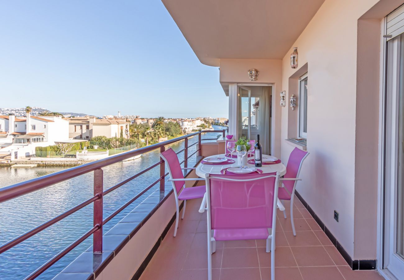 Ferienwohnung in Empuriabrava - 0138-LES DUNES Appartement am Kanal mit großer Terrasse und Parkplatz