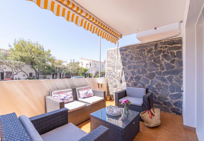 Ferienwohnung in Empuriabrava - 0158-PATTAYA Appartement mit 2 Schlafzimmern, Terrasse und Garage Ferienwohnung in Empuriabrava - 0158-PATTAYA Appartement mit 2 Schlafzimmern, Terrasse und Garage