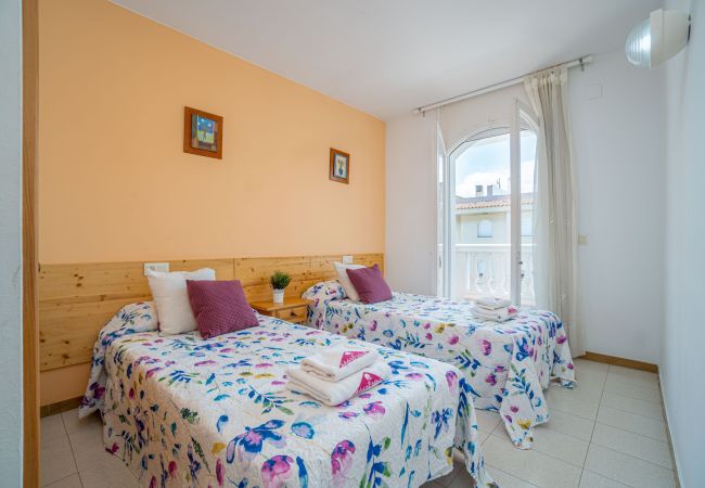 Ferienwohnung in Empuriabrava - 0131-PORT MOXO Appartment mit Kanalblick und Terrasse Ferienwohnung in Empuriabrava - 0131-PORT MOXO Appartment mit Kanalblick und Terrasse