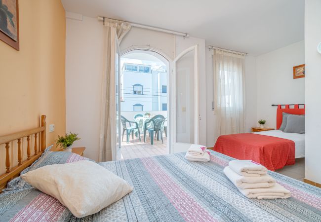 Ferienwohnung in Empuriabrava - 0131-PORT MOXO Appartment mit Kanalblick und Terrasse Ferienwohnung in Empuriabrava - 0131-PORT MOXO Appartment mit Kanalblick und Terrasse