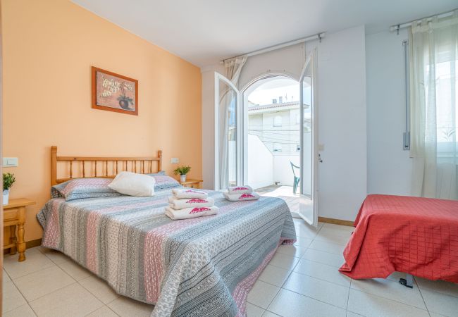 Ferienwohnung in Empuriabrava - 0131-PORT MOXO Appartment mit Kanalblick und Terrasse Ferienwohnung in Empuriabrava - 0131-PORT MOXO Appartment mit Kanalblick und Terrasse