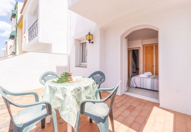 Ferienwohnung in Empuriabrava - 0131-PORT MOXO Appartment mit Kanalblick und Terrasse Ferienwohnung in Empuriabrava - 0131-PORT MOXO Appartment mit Kanalblick und Terrasse