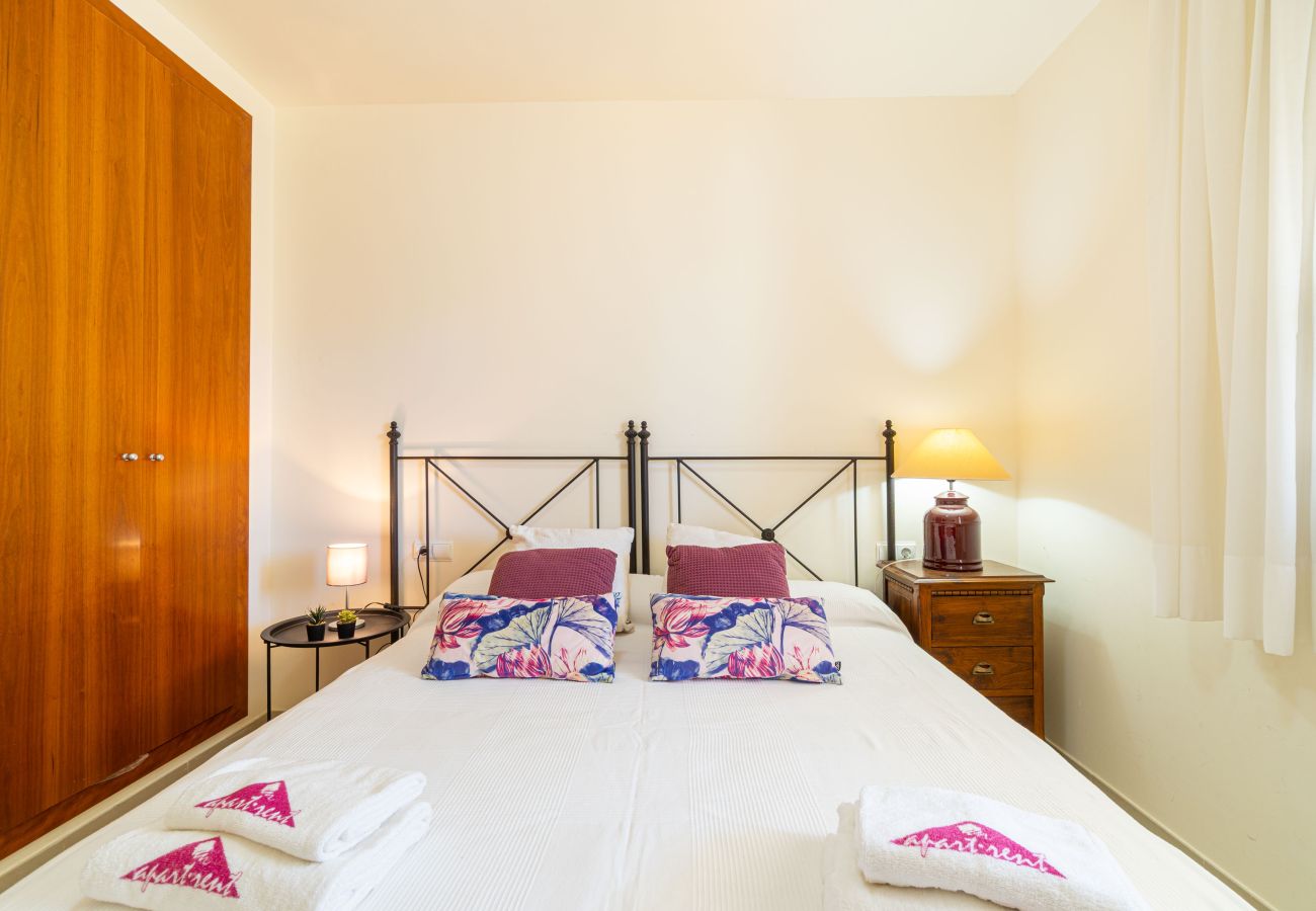 Ferienwohnung in Rosas / Roses - 8010-MIL.LENI Appartement mit Gemeinschaftspool und Parkplatz