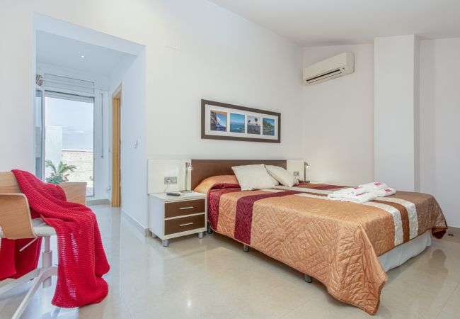 Ferienwohnung in Empuriabrava - 0160-PORT GREC Appartement mit WLAN,  Smart TV, Kanal und Meerblick