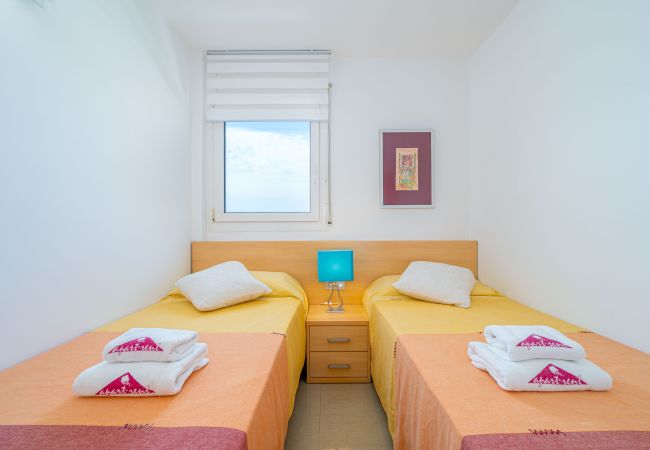 Ferienwohnung in Empuriabrava - 0160-PORT GREC Appartement mit WLAN,  Smart TV, Kanal und Meerblick Ferienwohnung in Empuriabrava - 0160-PORT GREC Appartement mit WLAN,  Smart TV, Kanal und Meerblick