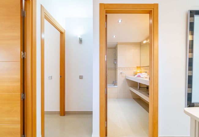 Ferienwohnung in Empuriabrava - 0160-PORT GREC Appartement mit WLAN,  Smart TV, Kanal und Meerblick Ferienwohnung in Empuriabrava - 0160-PORT GREC Appartement mit WLAN,  Smart TV, Kanal und Meerblick