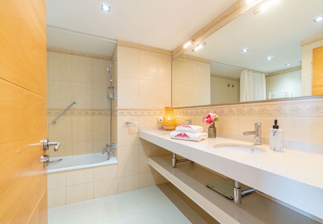 Ferienwohnung in Empuriabrava - 0160-PORT GREC Appartement mit WLAN,  Smart TV, Kanal und Meerblick Ferienwohnung in Empuriabrava - 0160-PORT GREC Appartement mit WLAN,  Smart TV, Kanal und Meerblick