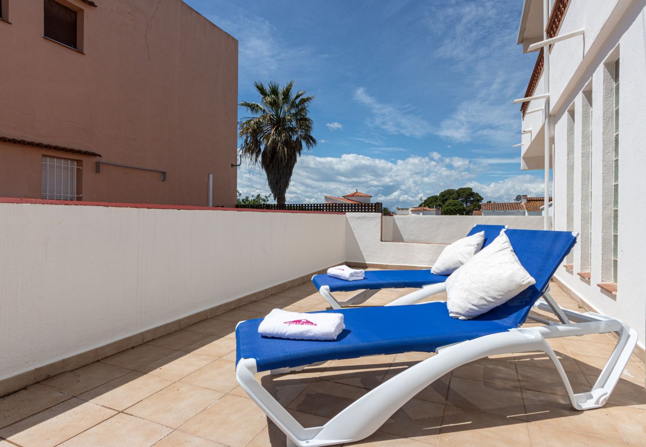 Ferienwohnung in Empuriabrava - 0188-SANT MORI Apparrtement mit WLAN und Terrasse